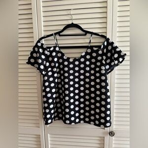 Monte’s Medium Black & White Polk a Dot Open Shoulder blouse PTP 18”